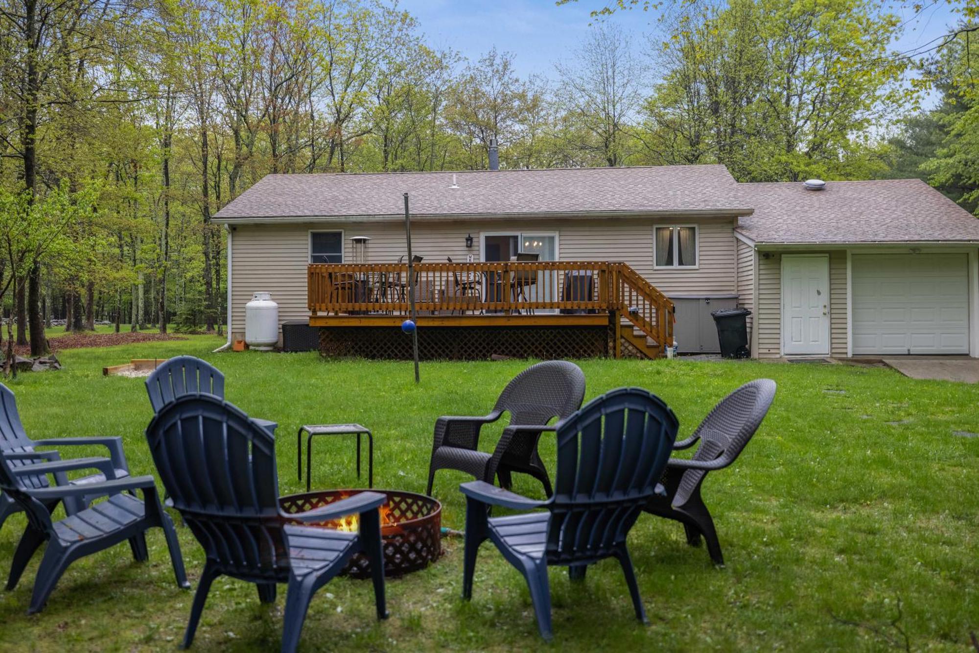 Serenity And Fun All In One In This Cozy Pocono Cabin Jim Thorpe Esterno foto